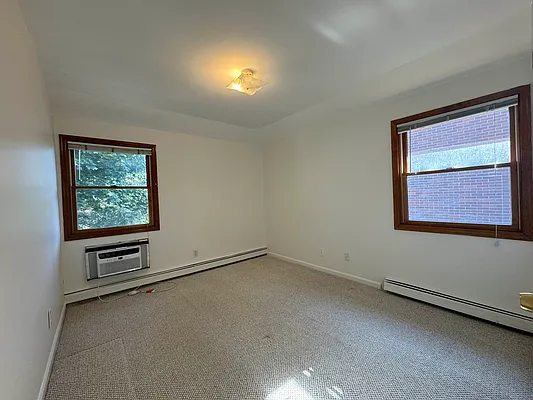 Rented by Luxian International Realty LLC | media 8