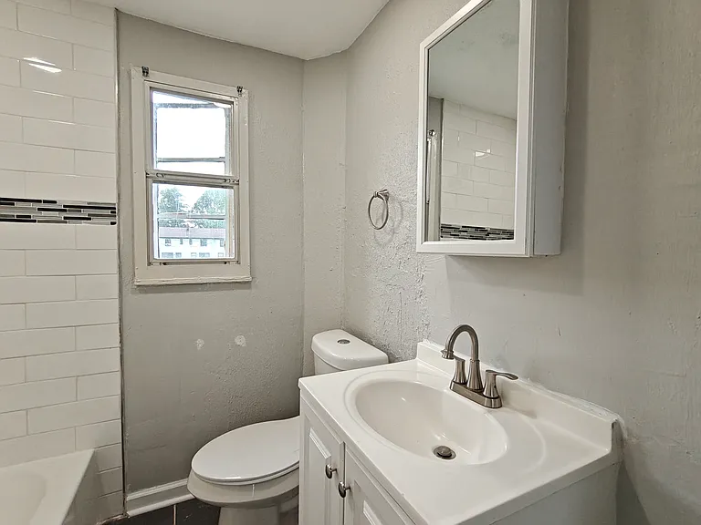 120 Yorke St #3 — Photo 5