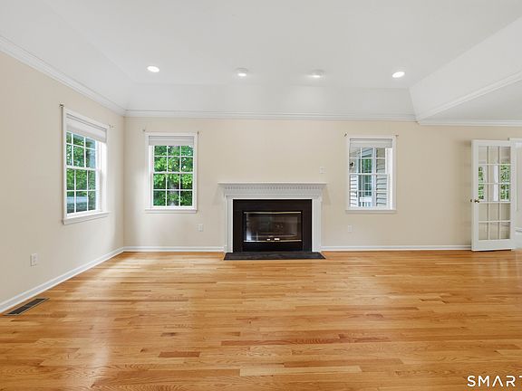 5th image of 20 Pequot Court #20