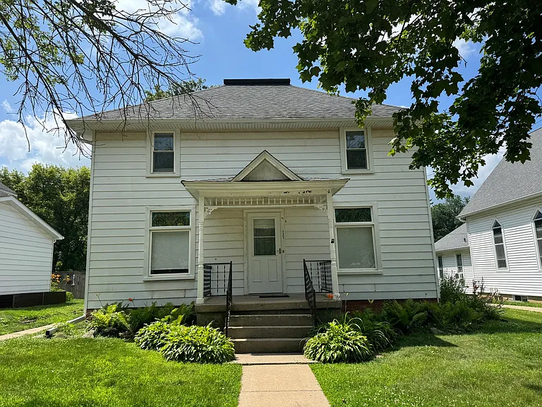 121 Terwilliger Ave — Photo 1