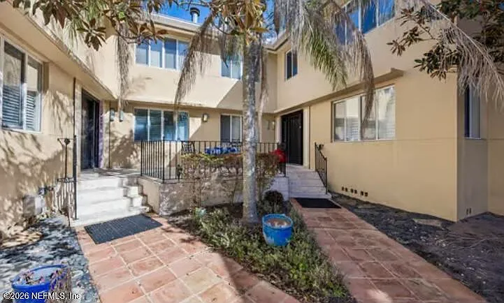 2159 Riverside Ave #7 — Photo 2