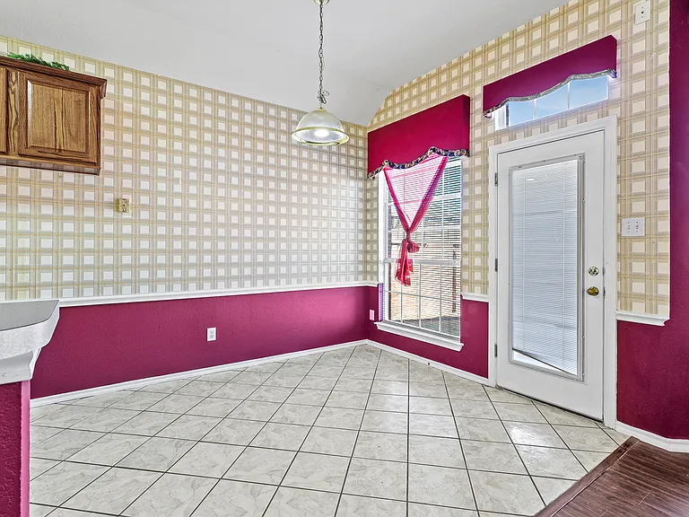 2127 Ballycastle Dr — Photo 8