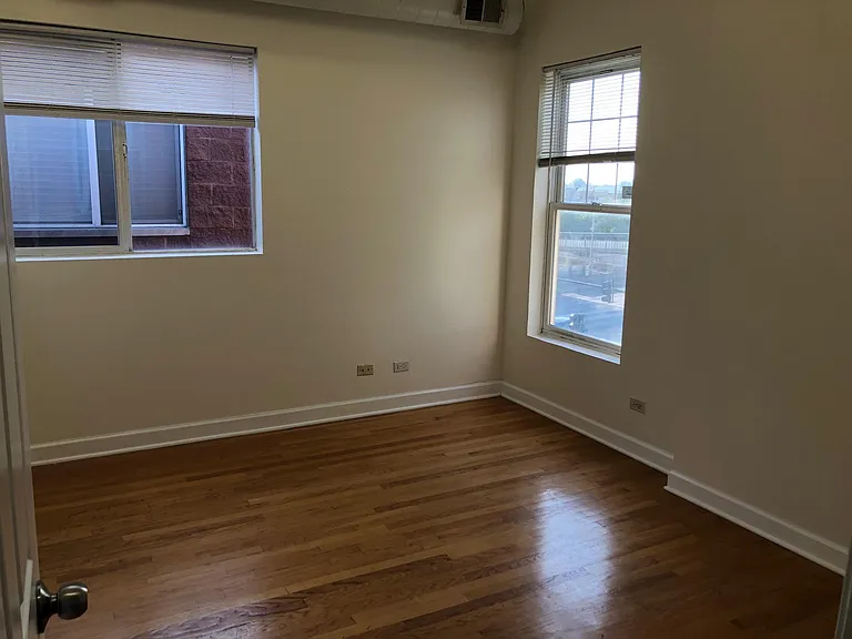 2353 W Congress Pkwy — Photo 8