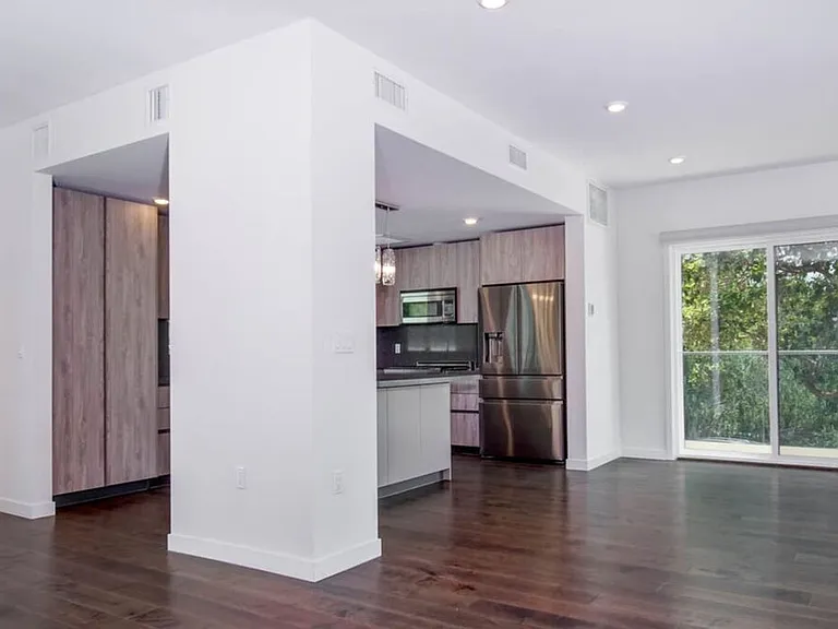 849 N Alta Vista Blvd #1 — Photo 24