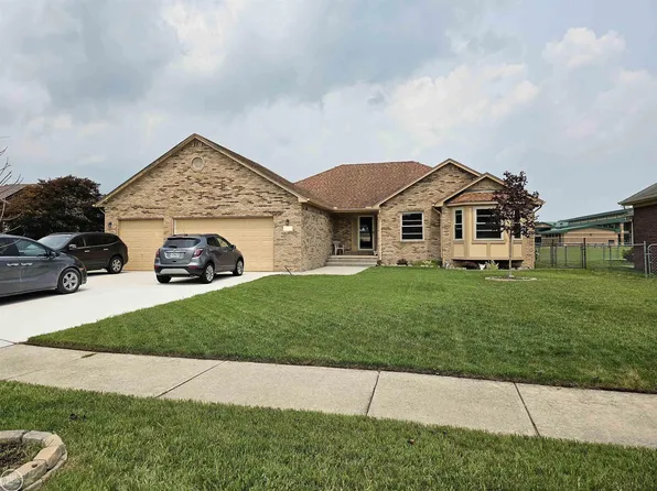 30085 Fairfield Dr, Chesterfield, MI 48051