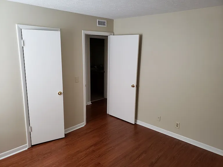 1101 Westchester Dr #D — Photo 7