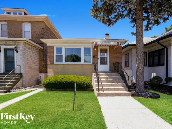 3304 East Ave, Streamwood, IL 60402