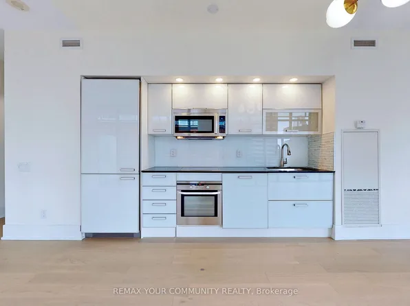 33 Charles St E, Toronto, ON