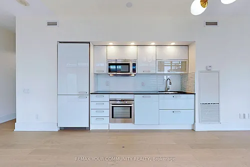 33 Charles St E #603 Photo 1
