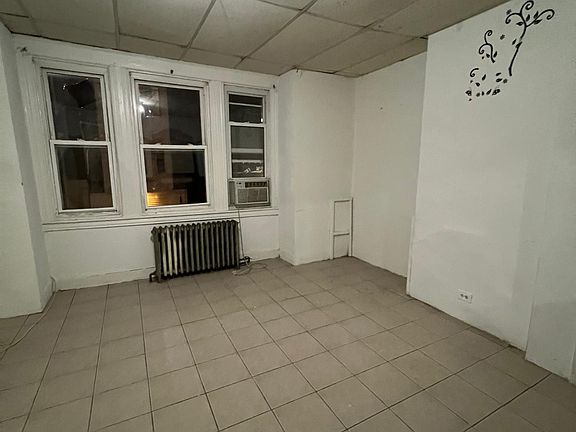 2nd image of 4422 Sansom St Floor 2