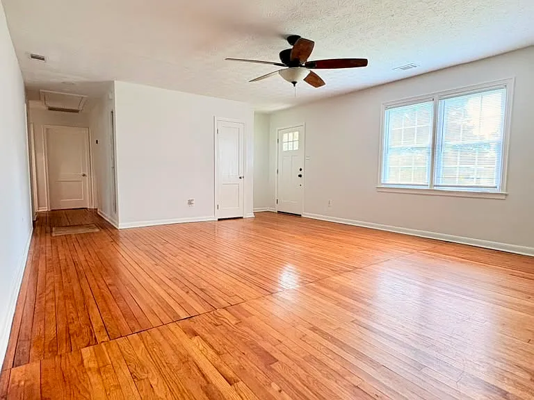 320 Georgia Ave — Photo 5