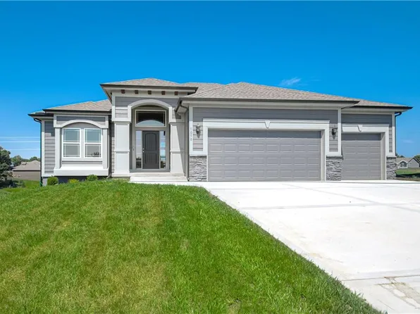 1055 Fir Ln, Liberty, MO 64068