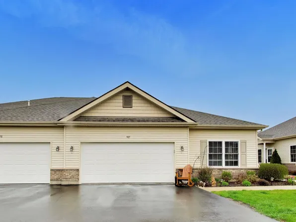 927 Camden St #B, McHenry, IL 60050