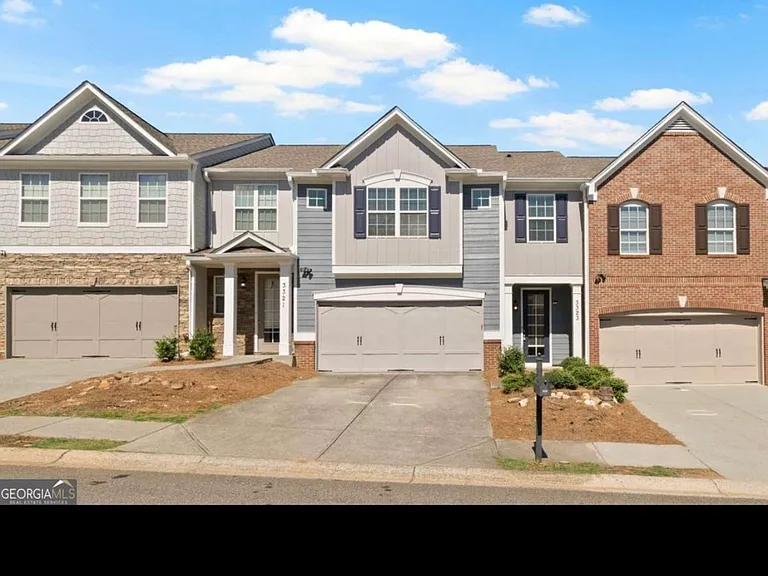 3323 Castleberry Village Cir — Photo 1