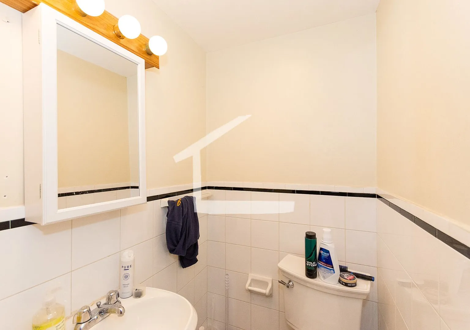 No Brokers Fee. Desirable Brookline Location. Heat, Hot Water Included, Laundry on a Site — Photo 4