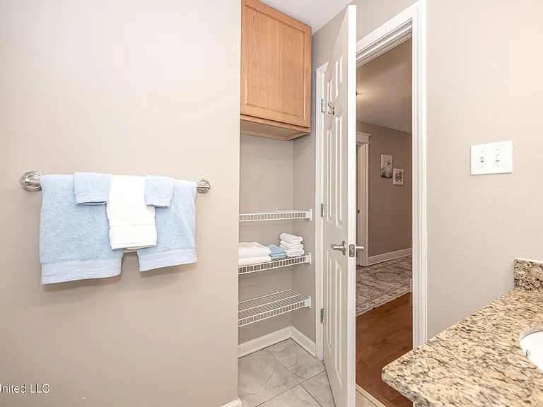 2421 Beachview Dr — Photo 25