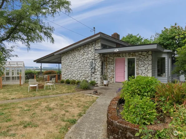 221 Hilltop Drive, Kelso, WA 98626