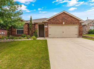 1033 Long Pointe Ave, Fort Worth, TX 76108