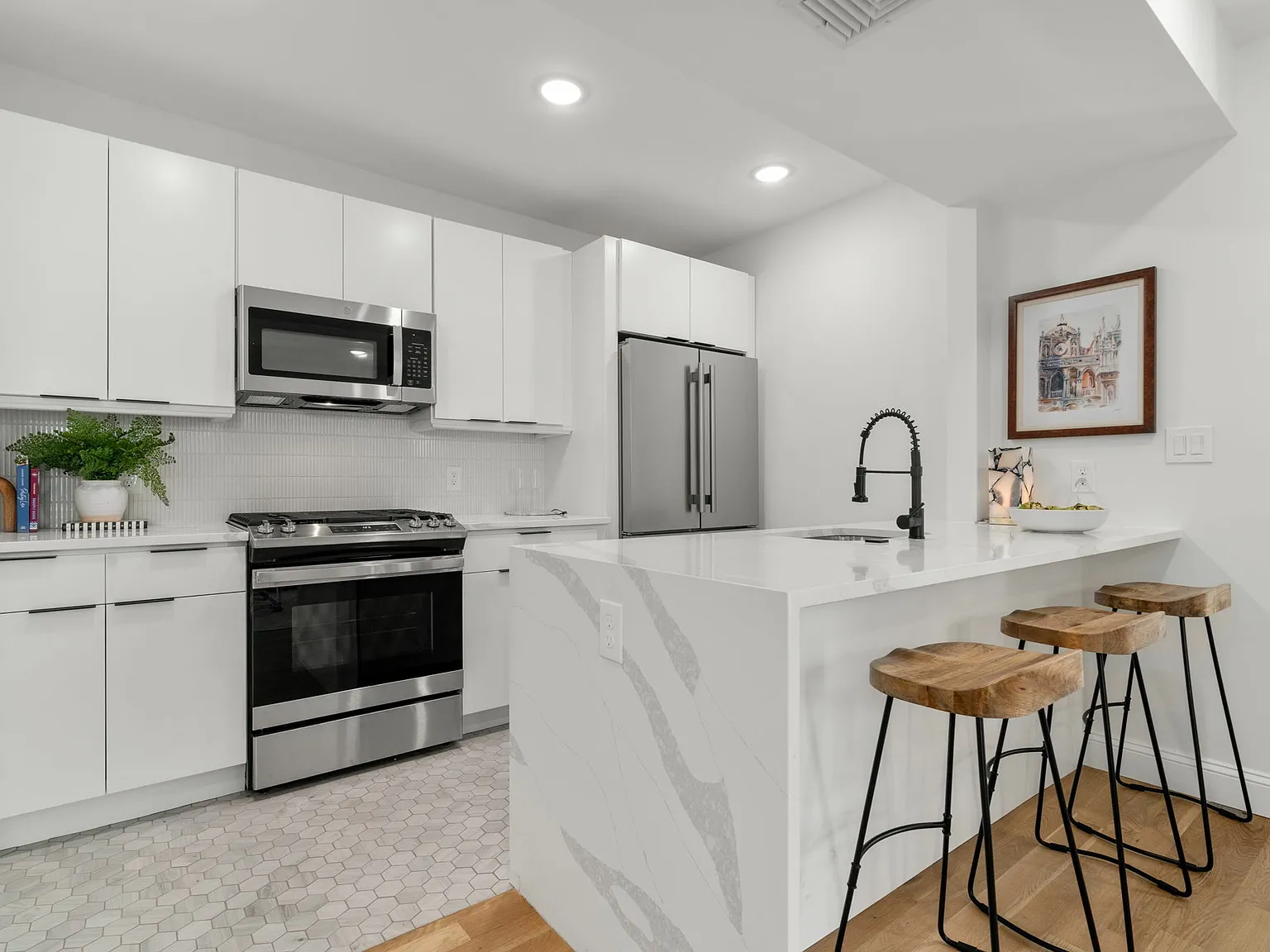 2 bed, 1.0 bath, $3,350 — Photo 1