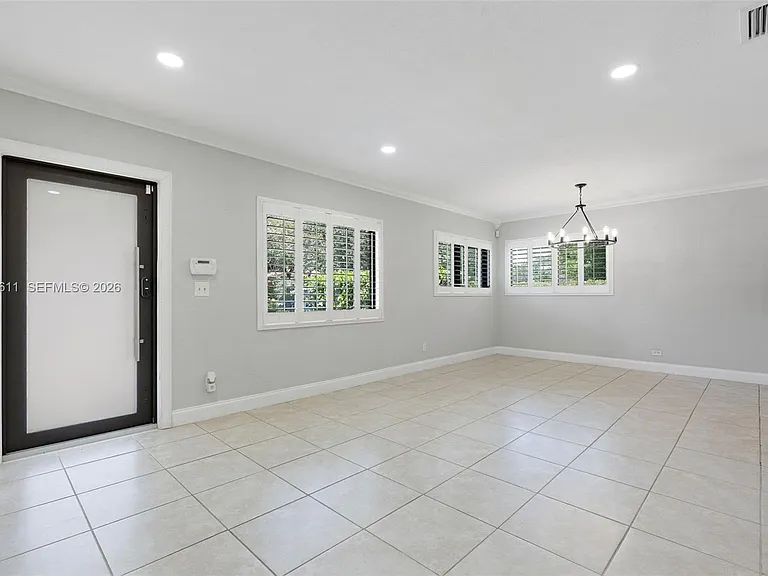 1025 Sylvania Blvd — Photo 4