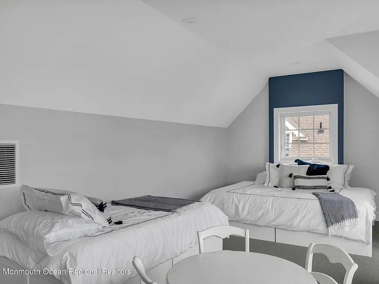 27 Tuttle Ave — Photo 34