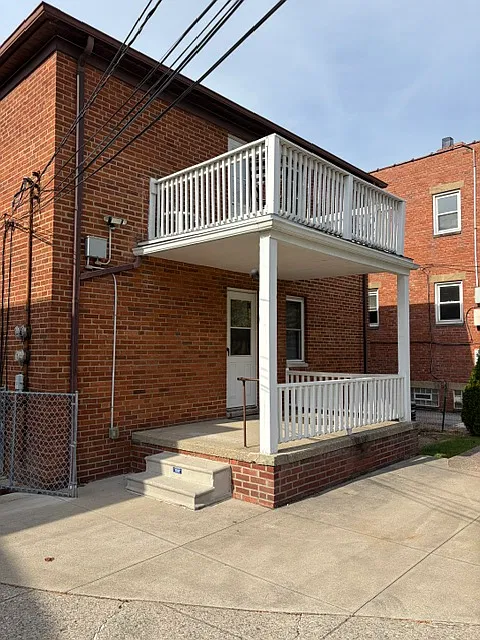 2 bed, 1200 sqft, $1,200 — Photo 3