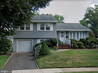 16 Valley View Rd, Hamilton, NJ 08620