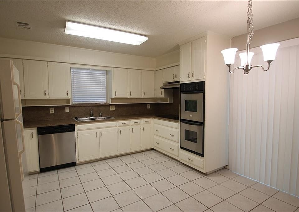 1st image of 2838 Townbluff Dr