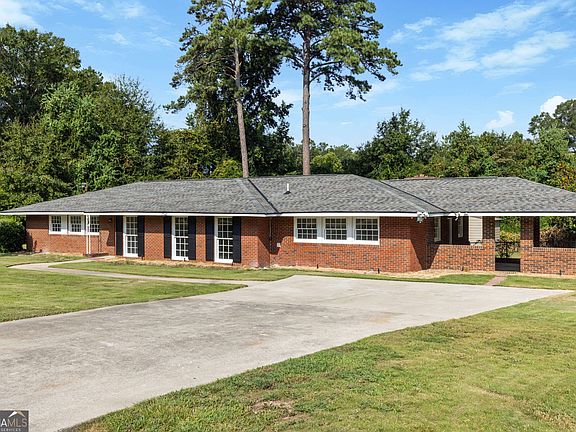 3rd image of 1841 Celeste Dr