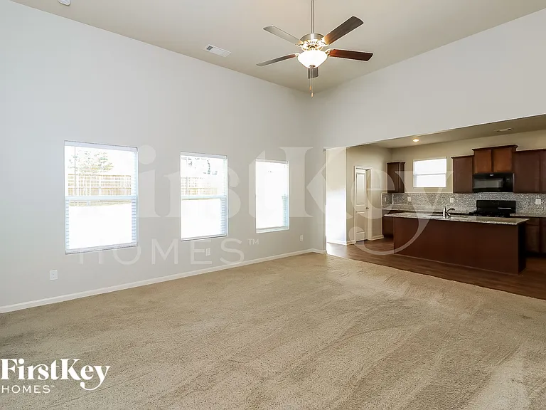 144 Scotland Dr — Photo 4