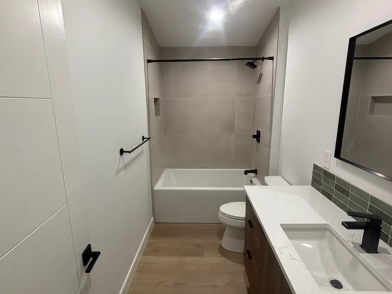 3924 W Longfellow Ave #B — Photo 6