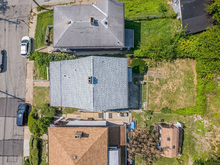 1303 Woodlawn Ave — Photo 9