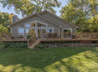 7752 Lakeshore Dr, Whitmore Lake, MI 48189