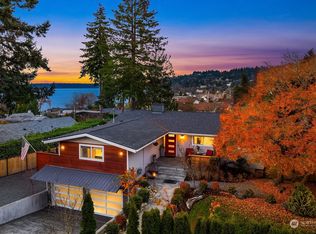 1104 SW Riviera Pl, Seattle, WA 98166