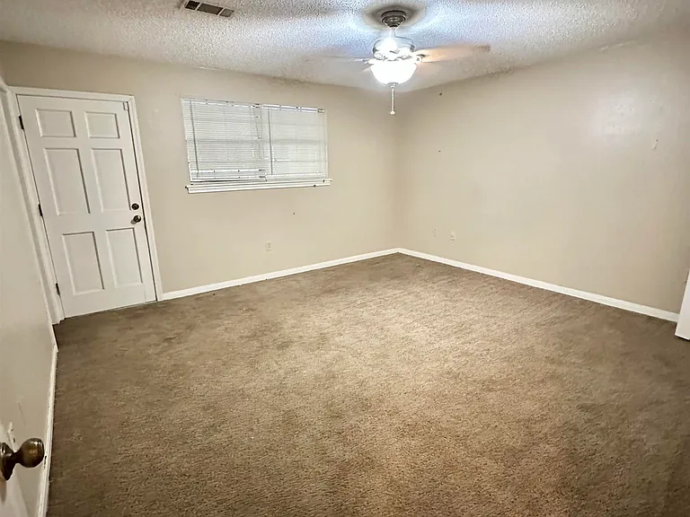 3572 Madeira Dr — Photo 10