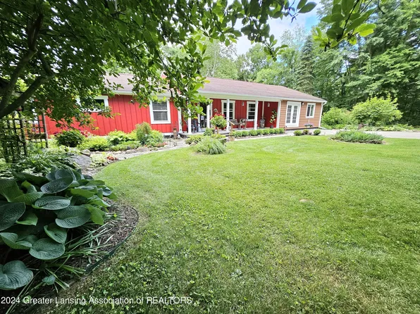 901 White Lake Rd, Pleasant Lake, MI 49272