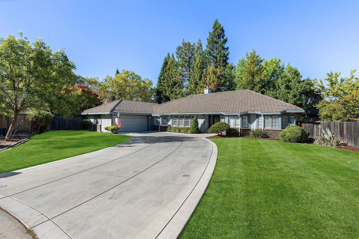 106 Gold Creek Cir photo 1
