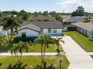 4250 Woods End Rd, Boca Raton, FL 33487