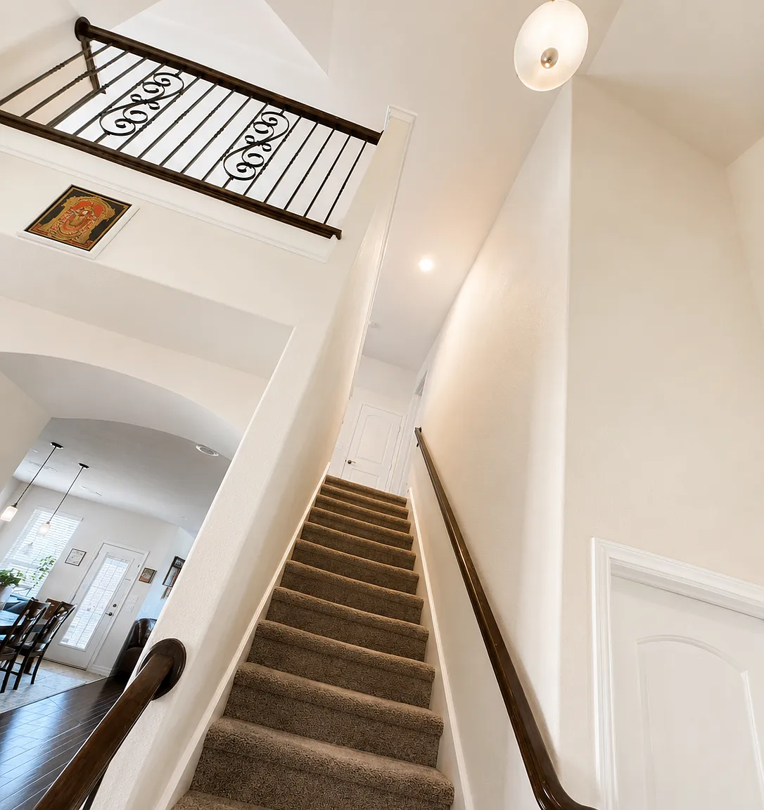 412 Stern Court — Photo 2