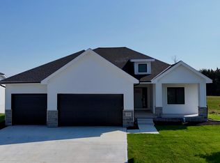 12379 Windsor Dr, Papillion, NE 68046