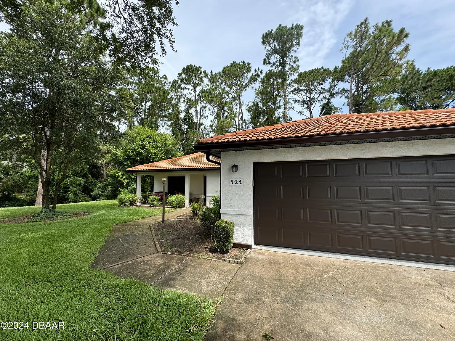 3 bed, 2.0 bath, 1347 sqft, $2,300 — Photo 1