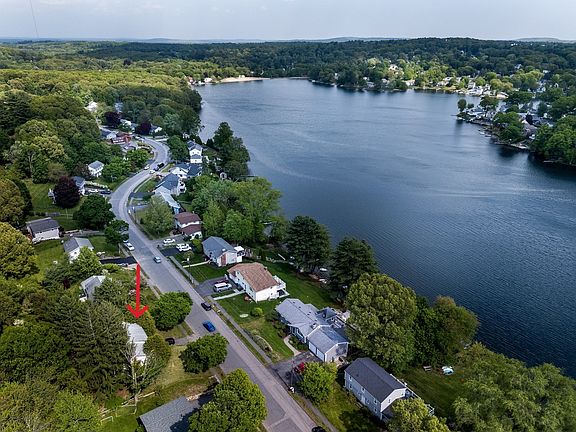 4th image of 44 Fort Meadow Dr