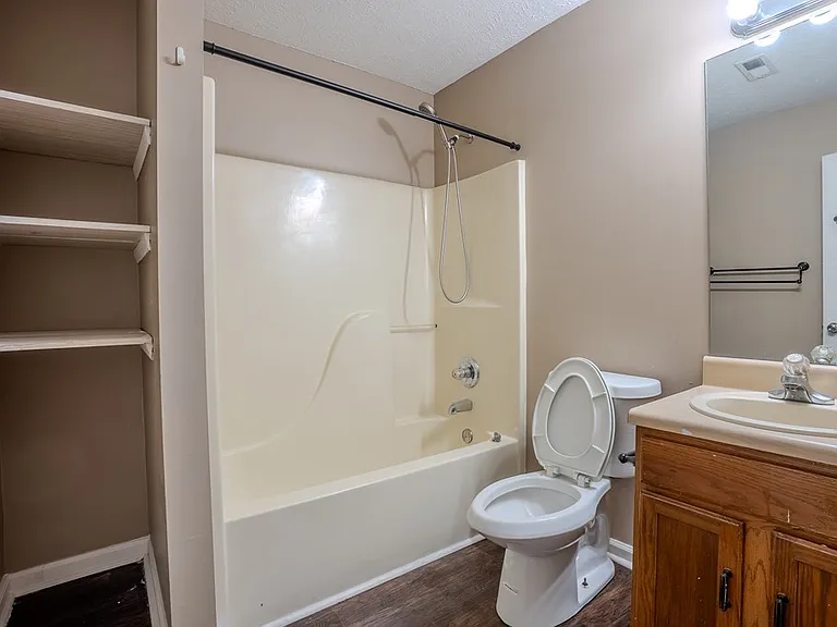 1433 Dustin Dr — Photo 9