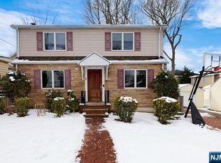8 Gordon Rd, Bergenfield, NJ 07621