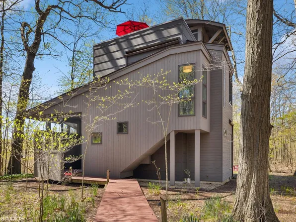 69 Tryon Farm Ln, Michigan City, IN 46360