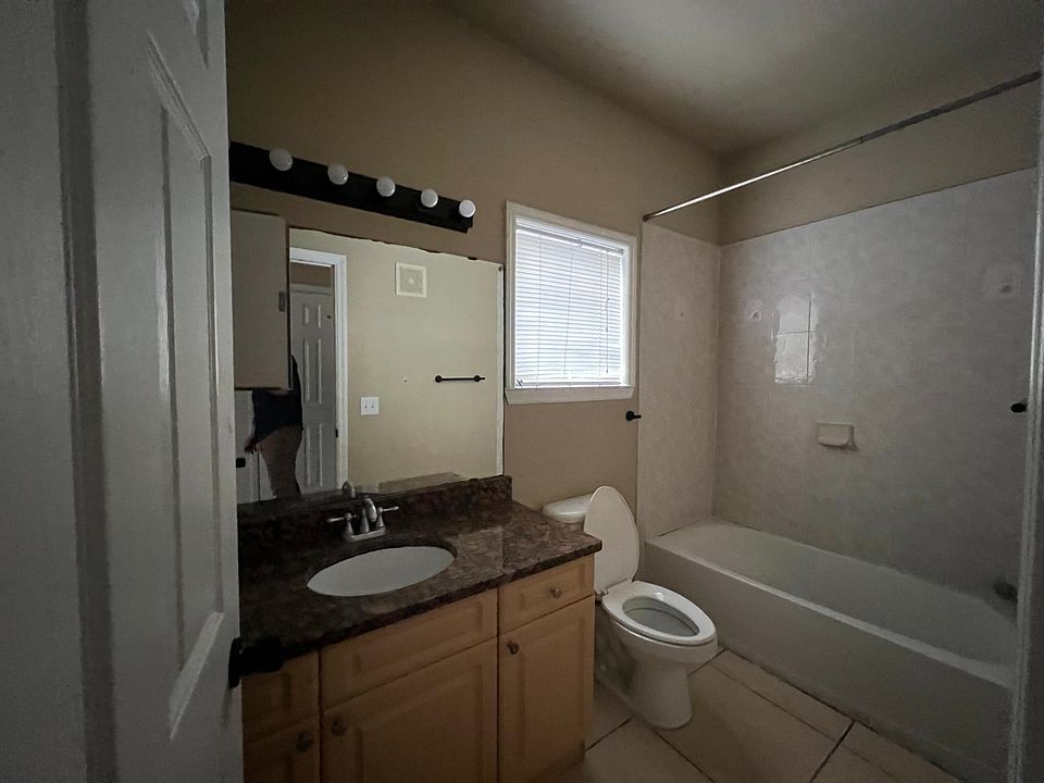 2nd image of 3555 Conroy Rd APT 1322