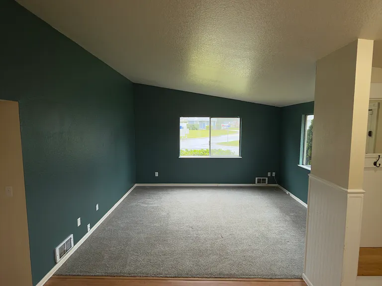 724 Edelweiss Ln SE — Photo 3