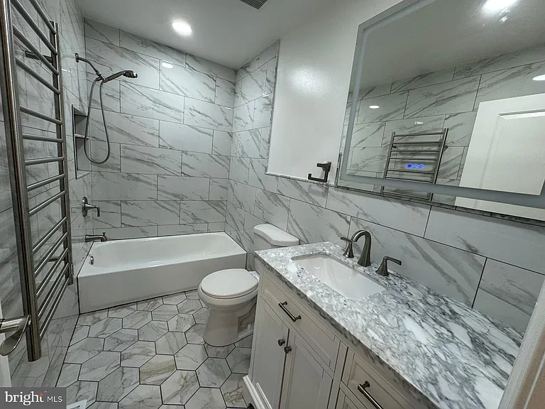 4002 Franklin Ct #4002 — Photo 8