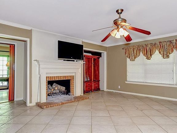 4th image of 377 College Creek Dr