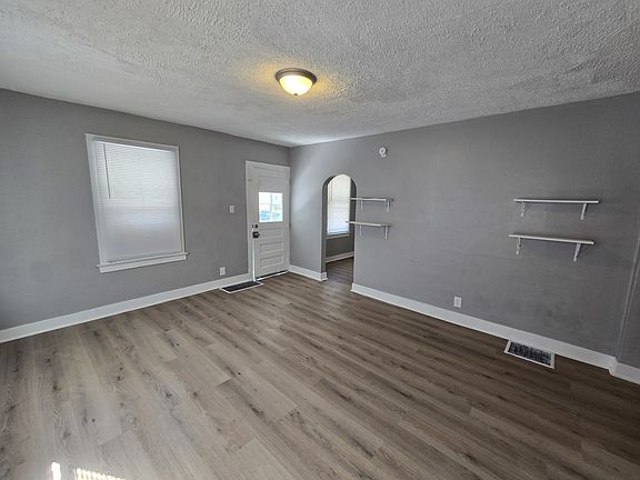 4th image of 908 W 6th St